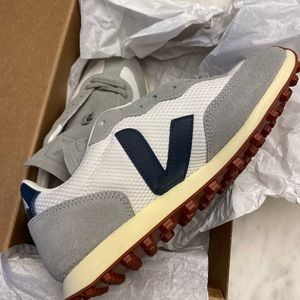 VEJA Río Branco sneakers. NWT. In new condition never worn. Didn’t fit me